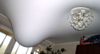 Картинка по теме - как слить воду с натяжного потолка