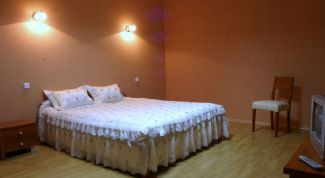 Картинка по теме - как расположить кровать в спальне