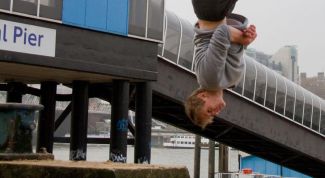 Картинка по теме - как спрыгнуть с десятиметровой лестницы