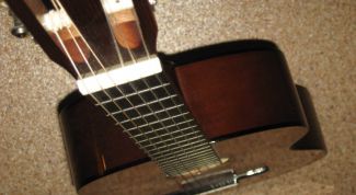 Картинка по теме - как натягивать нейлоновые струны