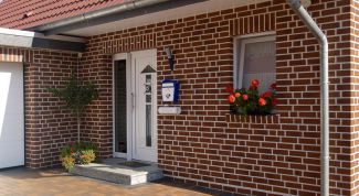 Картинка по теме - как облицевать дом кирпичом