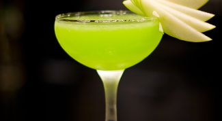 Картинка по теме - как приготовить коктейли на основе шампанского