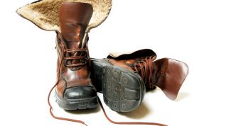 Картинка по теме - как избавиться от соли на ботинках