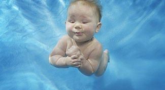 Картинка по теме - как научить грудного ребенка плавать