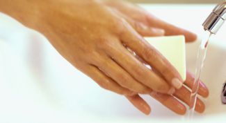 Картинка по теме - как отмыть монтажную пену с рук