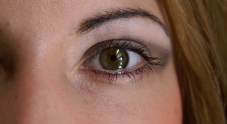 Картинка по теме - как капать глазные капли