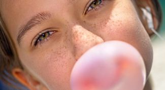 Картинка по теме - как очистить брюки от жвачки