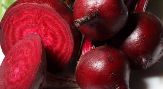 Картинка по теме - как готовить салат свекольный с луком и орехами