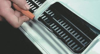 Картинка по теме - как открыть капот, если порвался трос