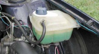 Картинка по теме - как долить тосол