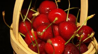 Картинка по теме - как готовить наливку из вишни