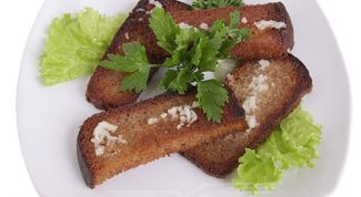 Картинка по теме - как сделать сухарики с чесноком