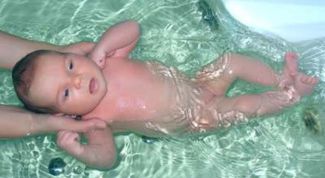 Картинка по теме - как купать грудного ребенка