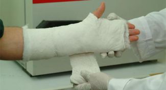 Картинка по теме - как носить гипс