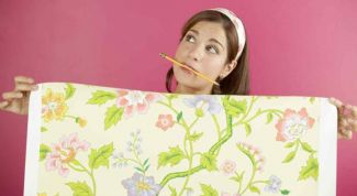 Картинка по теме - как оклеить обоями потолок