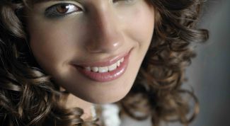 Картинка по теме - как выбрать щипцы для завивки волос