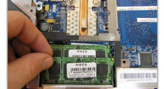 Картинка по теме - как заменить оперативную память в ноутбуке