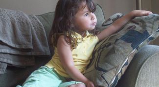 Картинка по теме - как удалить пятна с дивана