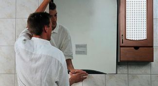 Картинка по теме - как крепить зеркало к стене