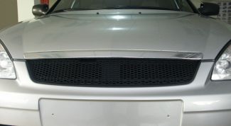 Картинка по теме - как снять решетку радиатора на lada priora