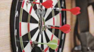 Картинка по теме - как держать дротик