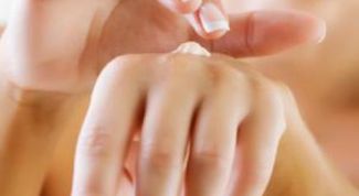 Картинка по теме - как избавиться от сухости рук