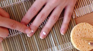Картинка по теме - как лечить ногти, если они слоятся