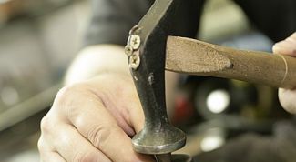 Картинка по теме - как поставить набойку