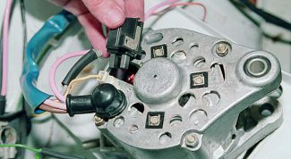 Картинка по теме - как снять щетки генератора