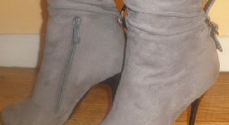 Картинка по теме - как отчистить замшевые сапоги