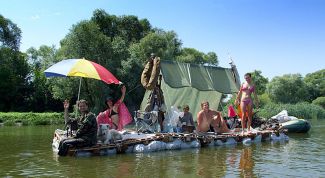 Картинка по теме - как сделать плот из пластиковых бутылок