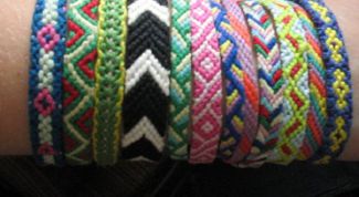 Картинка по теме - как плести фенечки из мулине