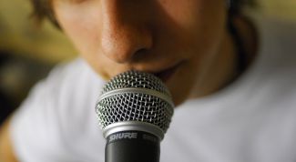 Картинка по теме - как держать микрофон