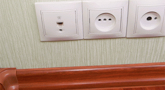 Картинка по теме - как установить розетку на гипсокартон