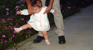 Картинка по теме - как заставить ребенка ходить