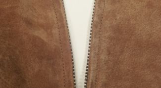 Картинка по теме - как очистить от пятен замшу