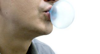 Картинка по теме - как отстирать жвачку