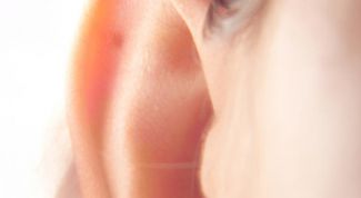 Картинка по теме - как избавиться от воды в ухе