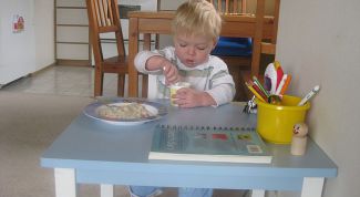 Картинка по теме - как кормить из ложки