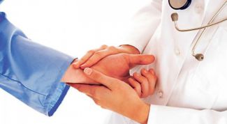 Картинка по теме - как определить, сломан ли палец