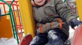 Картинка по теме - как украсить детский участок зимой