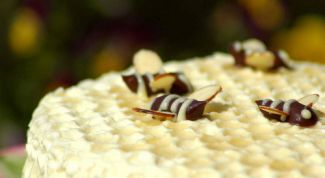 Картинка по теме - как украсить медовый торт