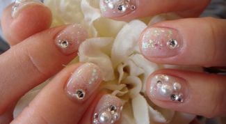 Картинка по теме - как приклеивать стразы к ногтям