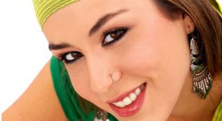 Картинка по теме - как надеть сережку в нос