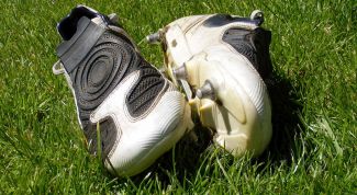 Картинка по теме - как подбирать бутсы