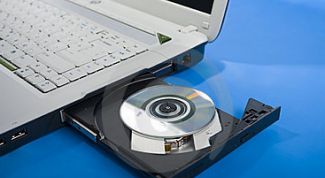 Картинка по теме - как вытащить диск из дисковода