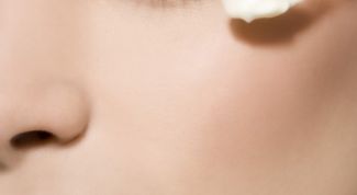 Картинка по теме - как сохранить молодость кожи вокруг глаз