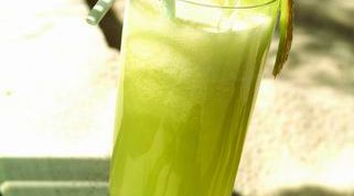 Картинка по теме - как пить сок нони