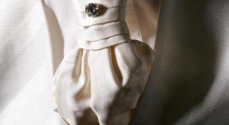 Картинка по теме - как завязать пластрон