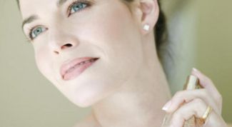 Картинка по теме - как наносить парфюм